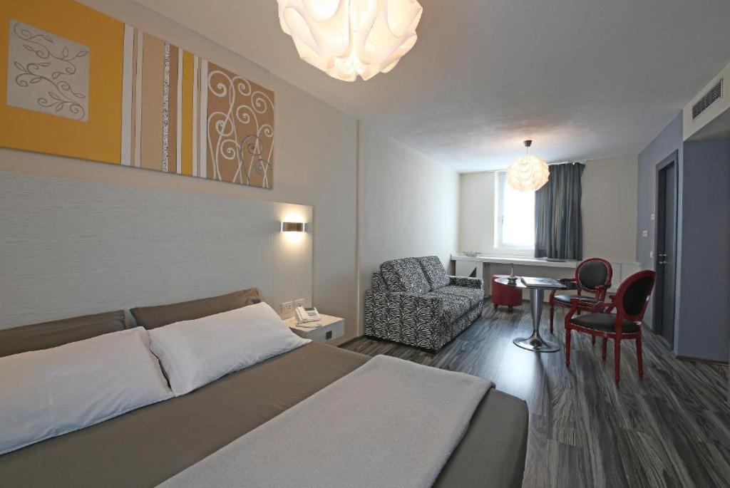 Happy Hotel Atelier Gardone Riviera Centro & Beach 외부 사진